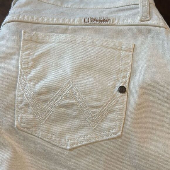 WOMEN'S WRANGLER® ULTIMATE RIDING JEAN Q-BABY MID-RISE BOOTCUT. 29x34 - Picture 2 of 11